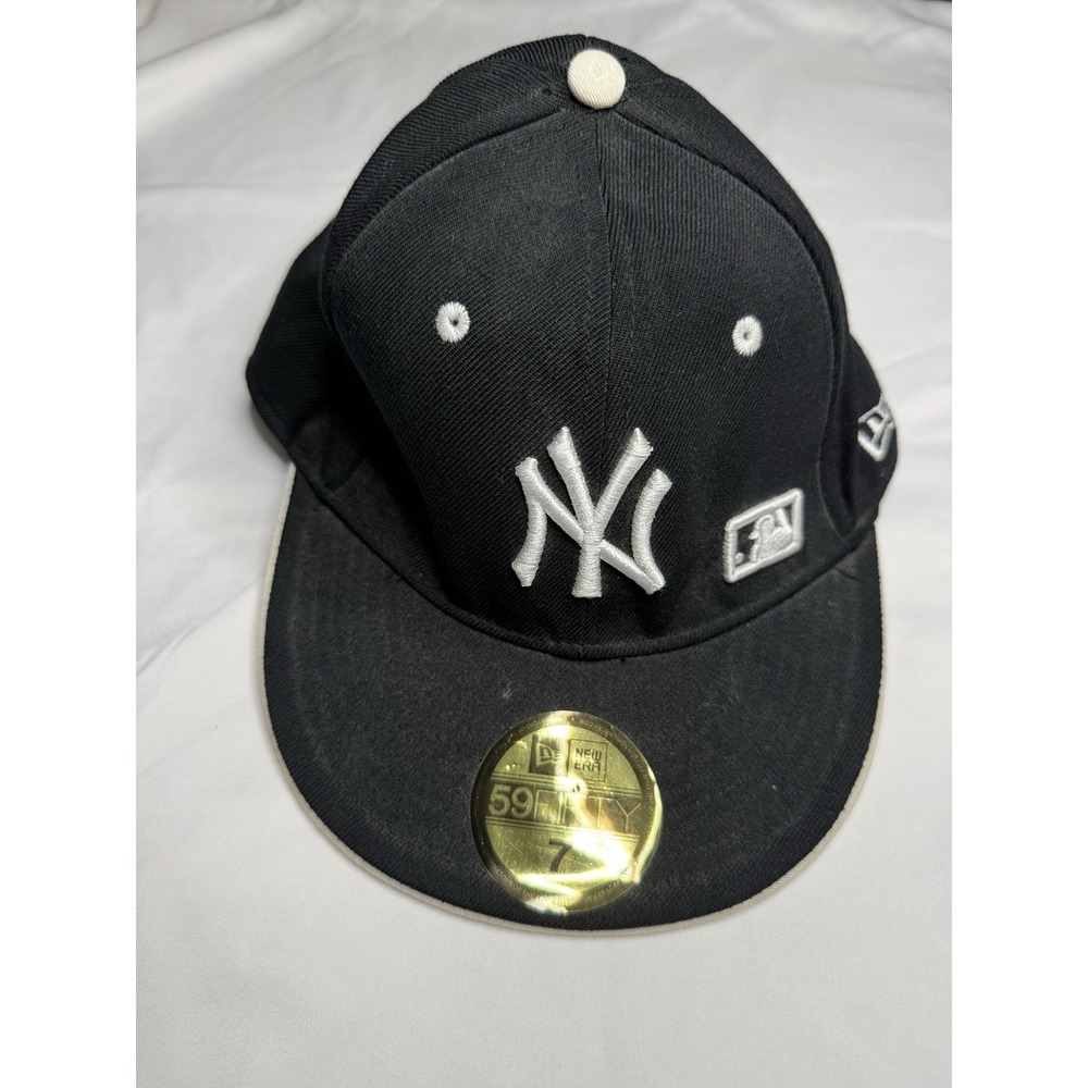 New Era 59FIFTY New York Yankees Fitted Hat Black White Size 7 MLB Cap